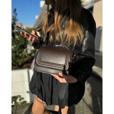 Элегантная мини сумка с длинным ремешком коричневый